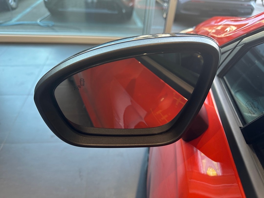 RENAULT Clio 1.0 Techno-showroom-element-3