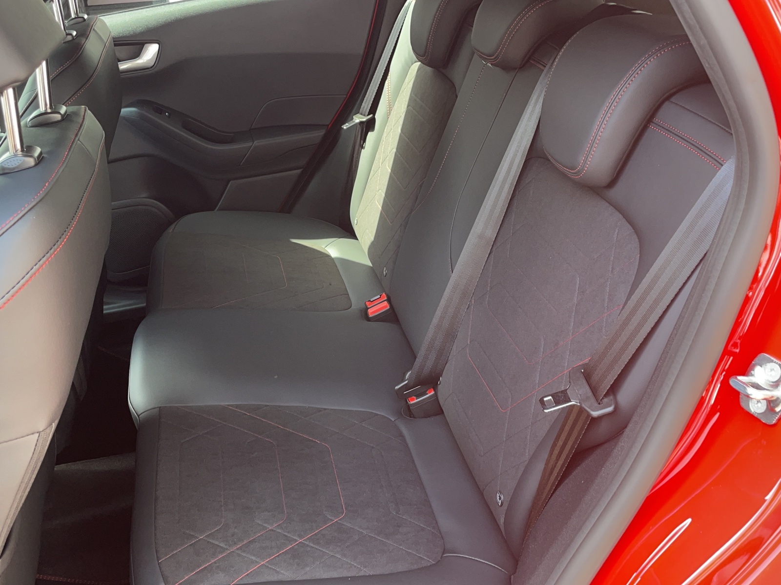 FORD Fiesta 1.0 EcoB Hybrid ST-Line X-image-11