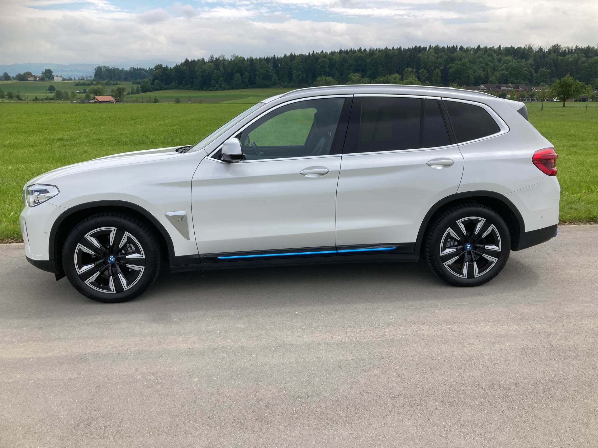 BMW iX3 Inspiring-image-4