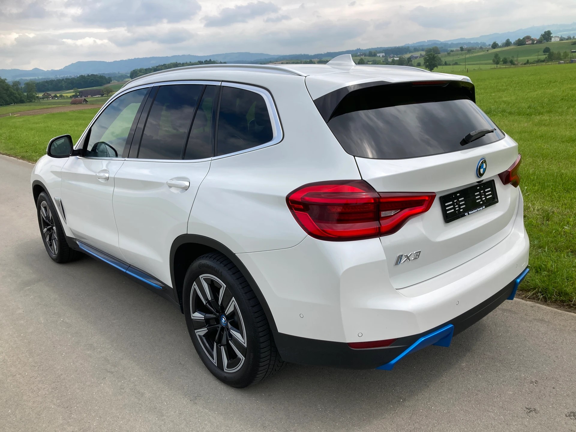 BMW iX3 Inspiring-image-3