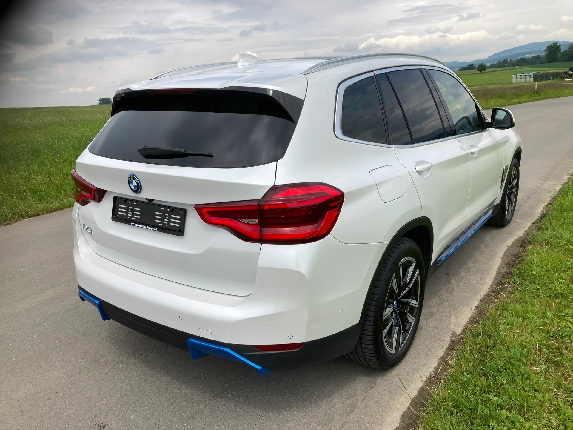 BMW iX3 Inspiring-image-2
