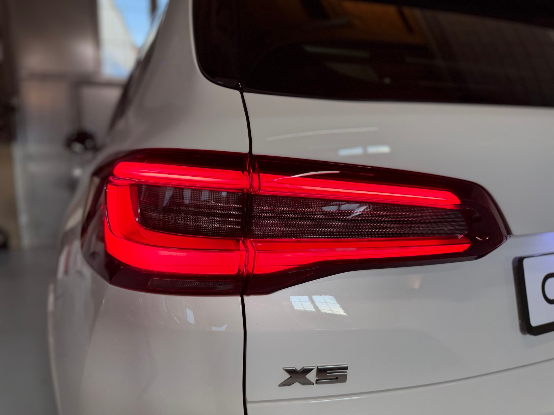 BMW X5 xDrive M50d Steptronic-image-9