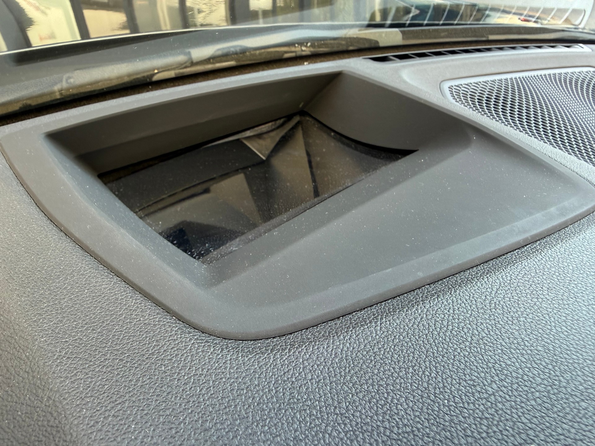 BMW 320d xDrive 48V Touring Steptronic Head-up, RF Kamera-image-11