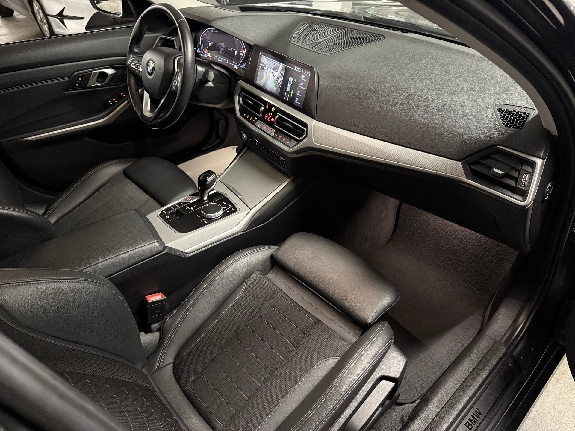 BMW 320d xDrive 48V Touring Steptronic Head-up, RF Kamera-image-8