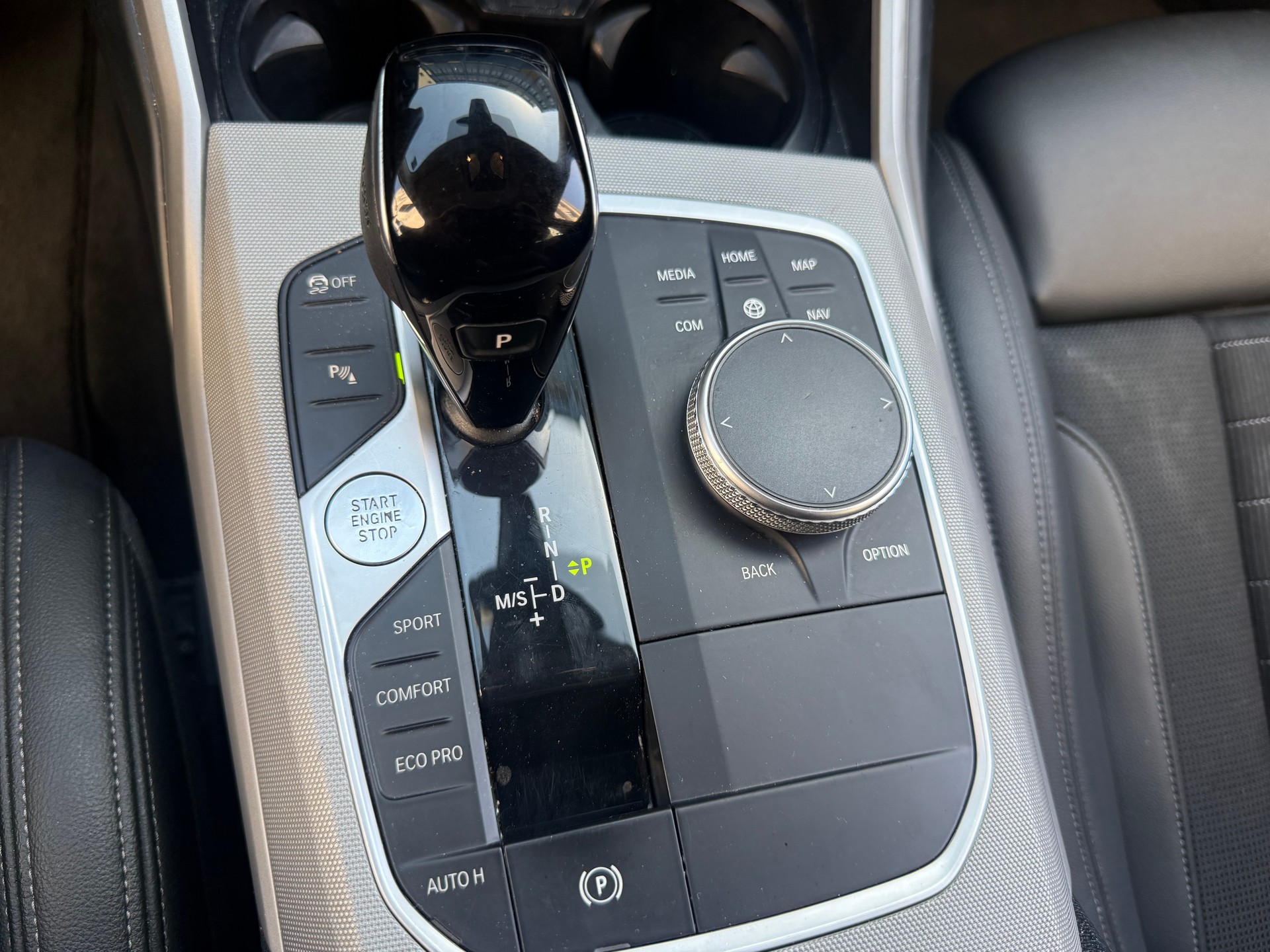 BMW 320d xDrive 48V Touring Steptronic Head-up, RF Kamera-image-12