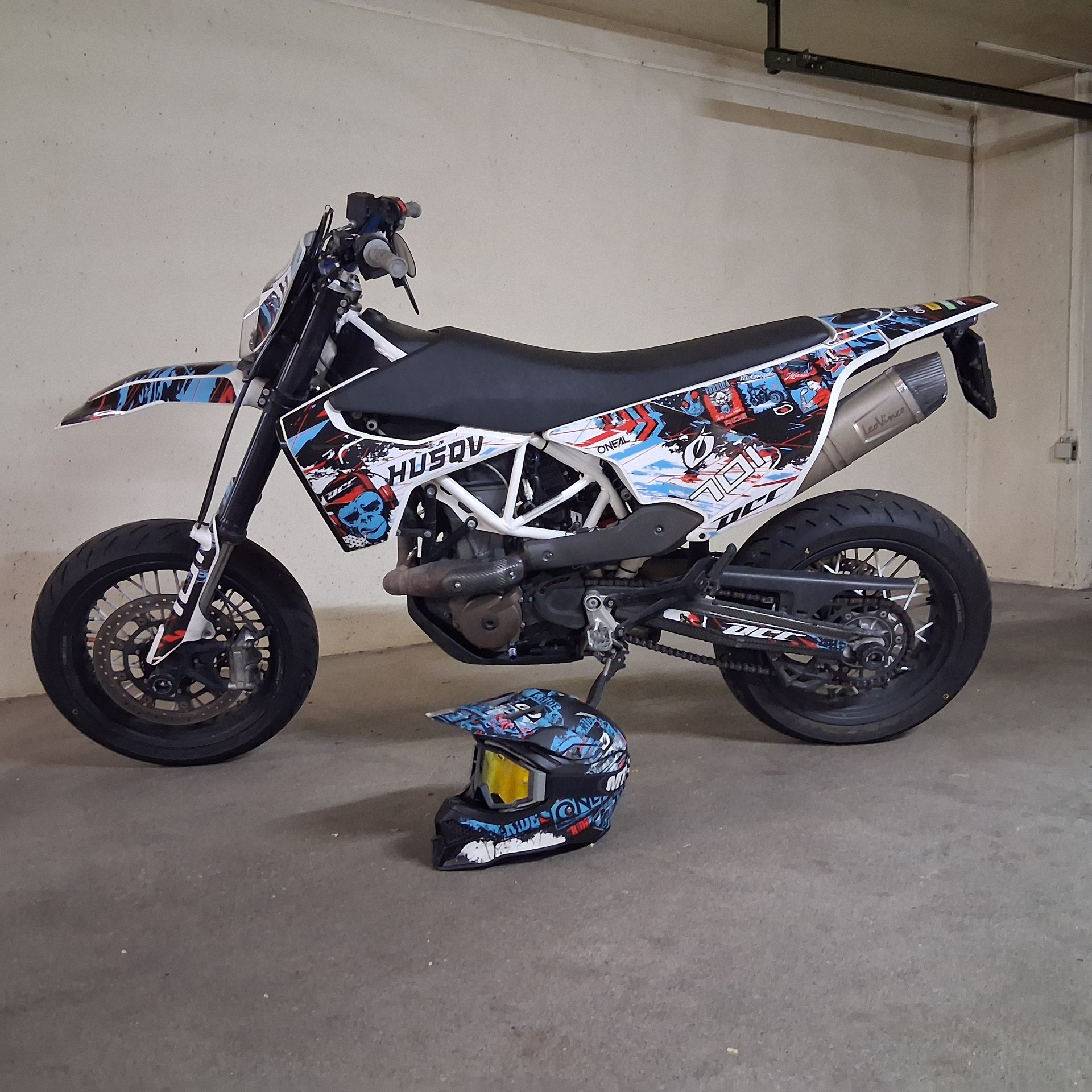 HUSQVARNA 701 Supermoto (35kW)-image-0