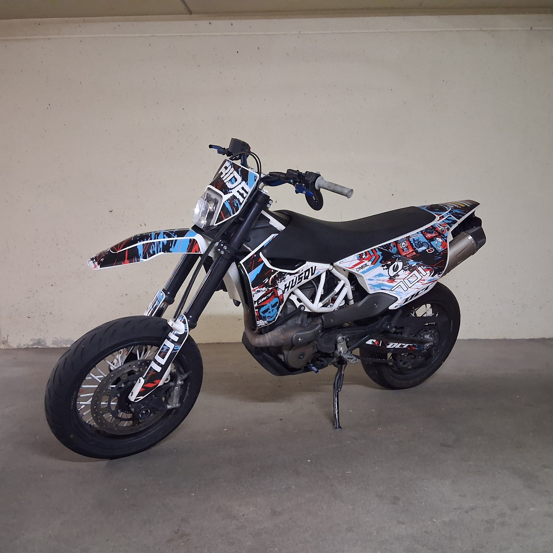 HUSQVARNA 701 Supermoto (35kW)-image-1
