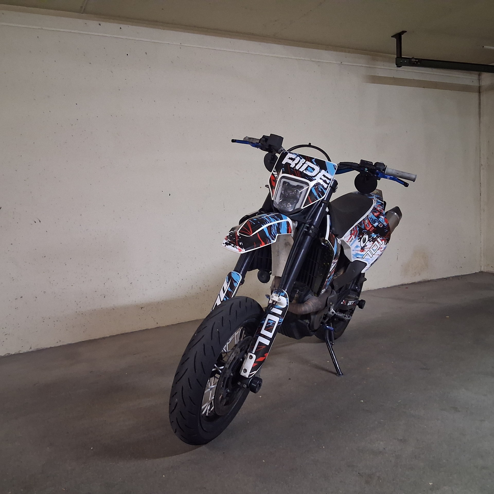 HUSQVARNA 701 Supermoto (35kW)-image-2