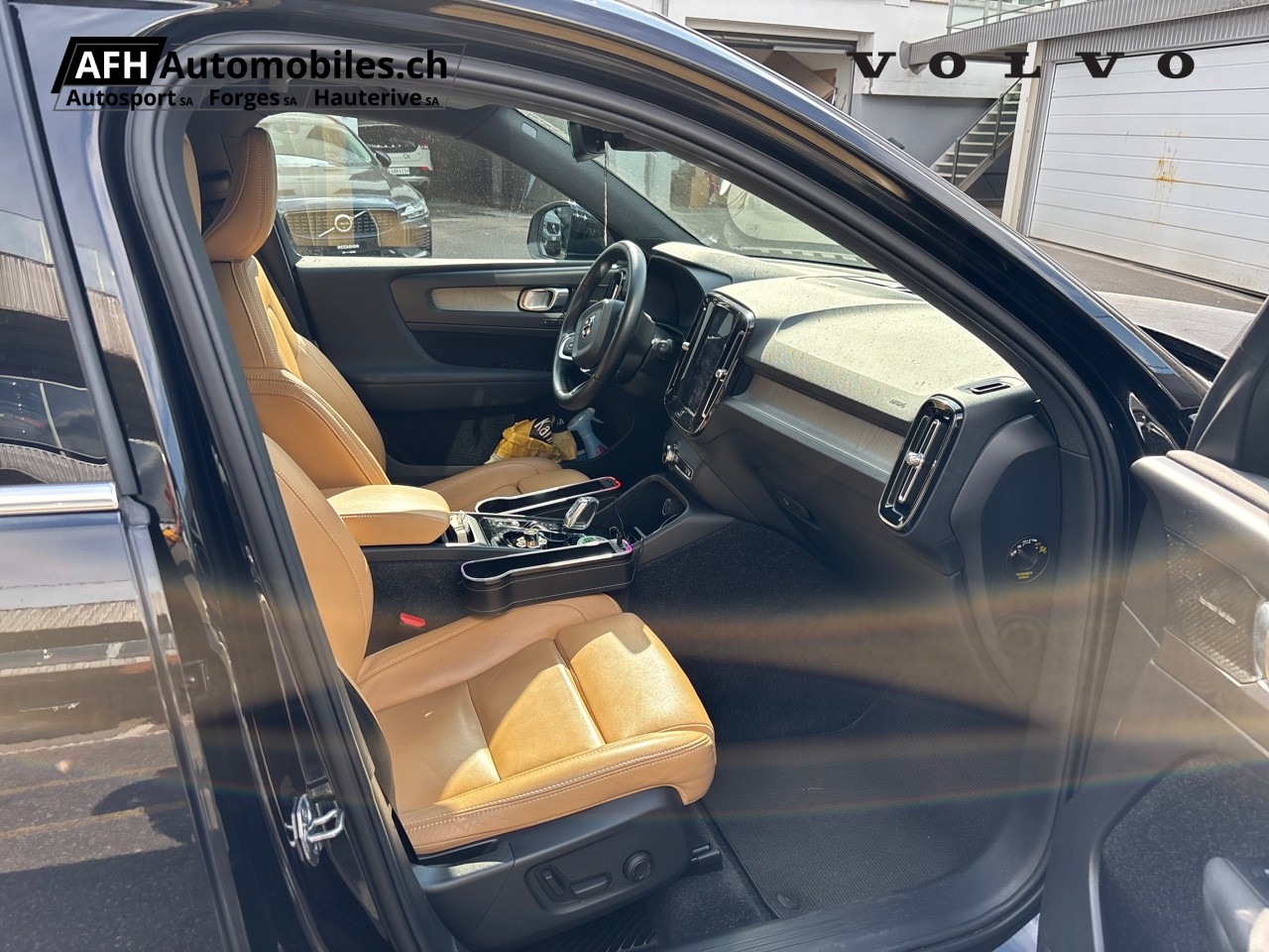 VOLVO XC40 2.0 T5 Inscription AWD-image-16