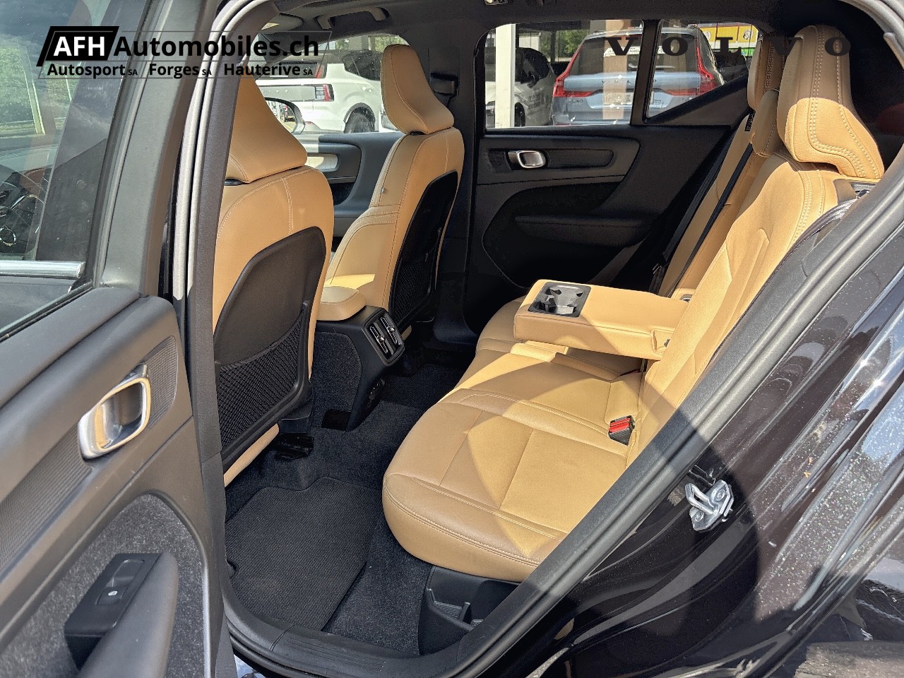 VOLVO XC40 2.0 T5 Inscription AWD-image-14