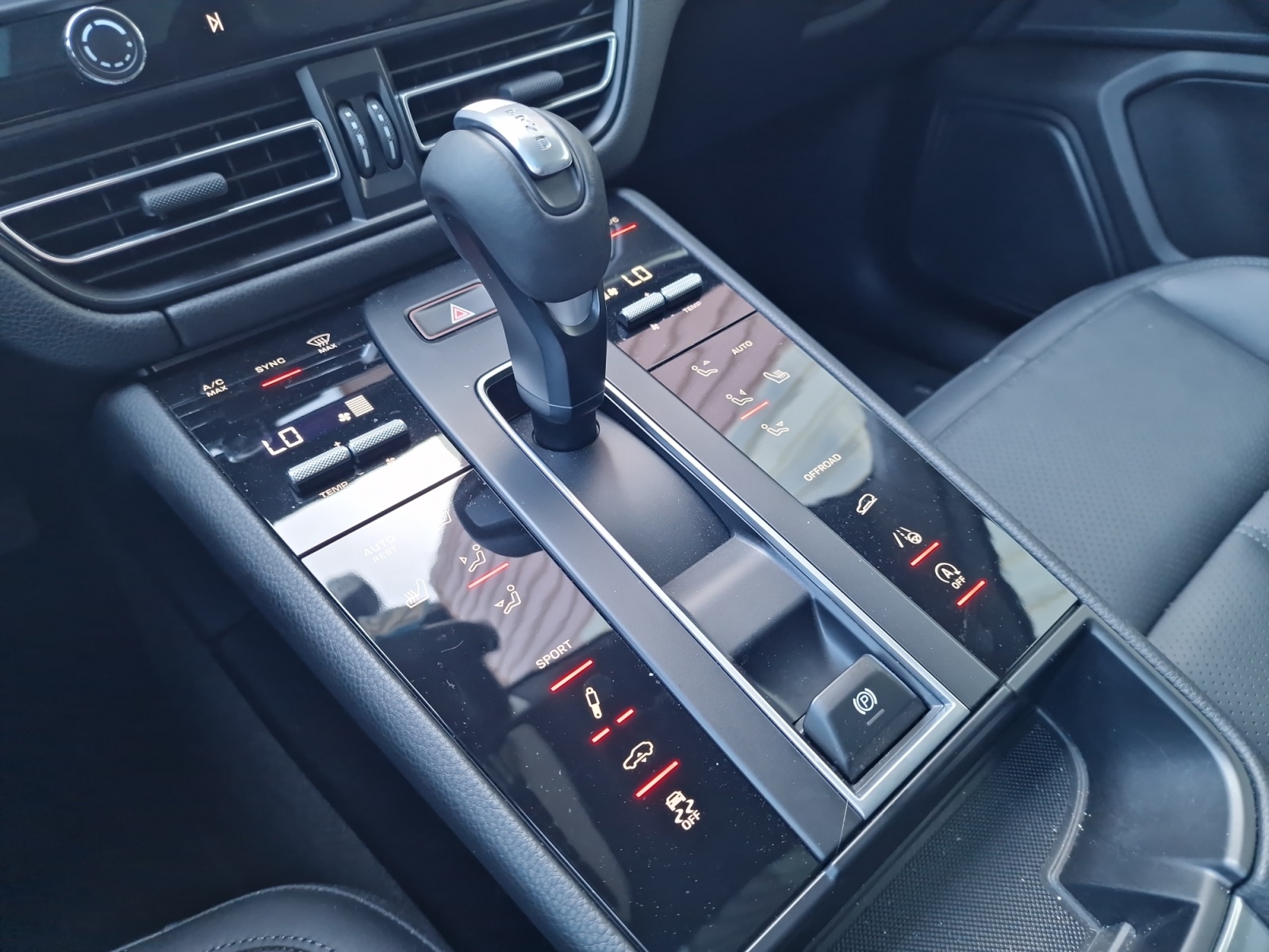 PORSCHE Macan PDK-image-17
