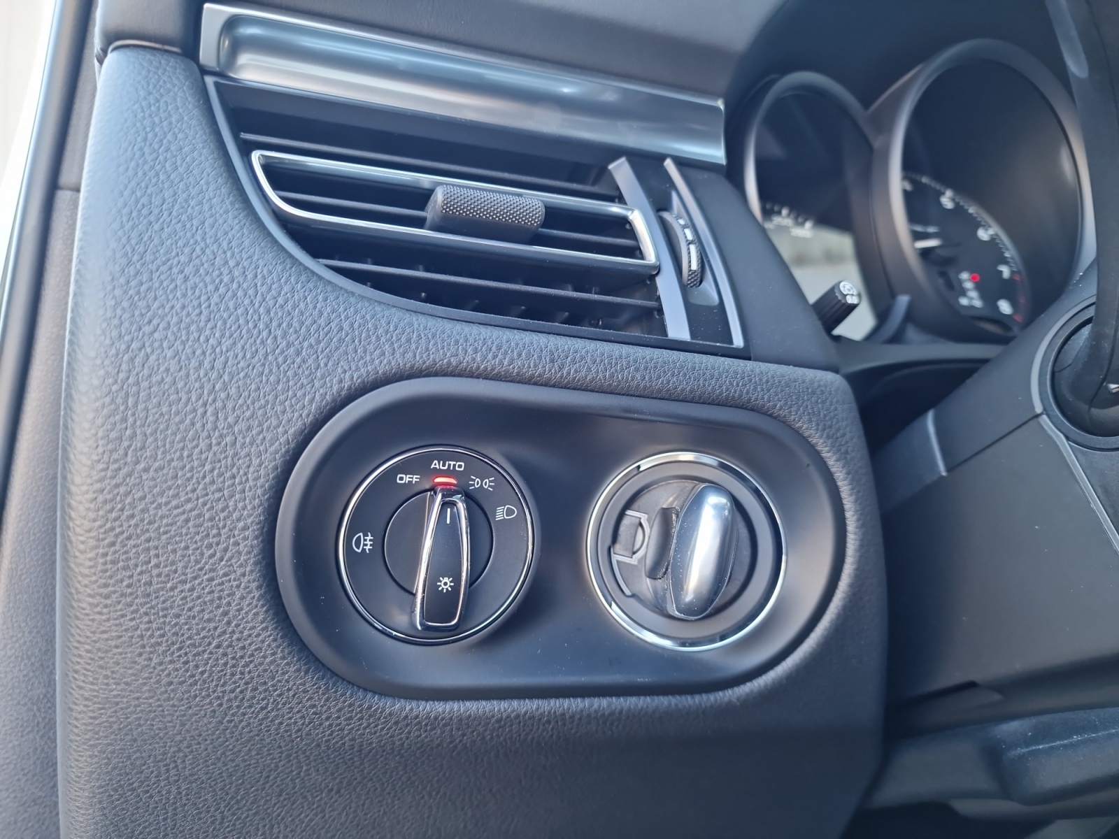 PORSCHE Macan PDK-image-13