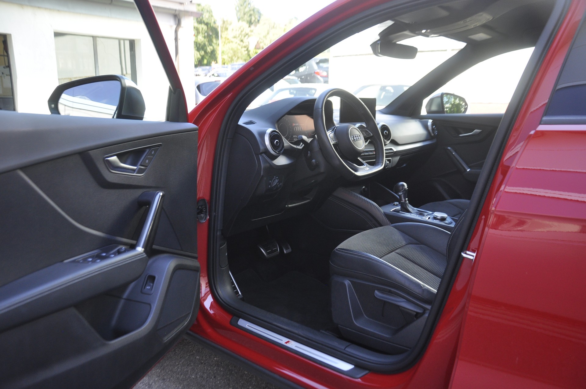 AUDI SQ2 TFSI quattro S-tronic-image-3