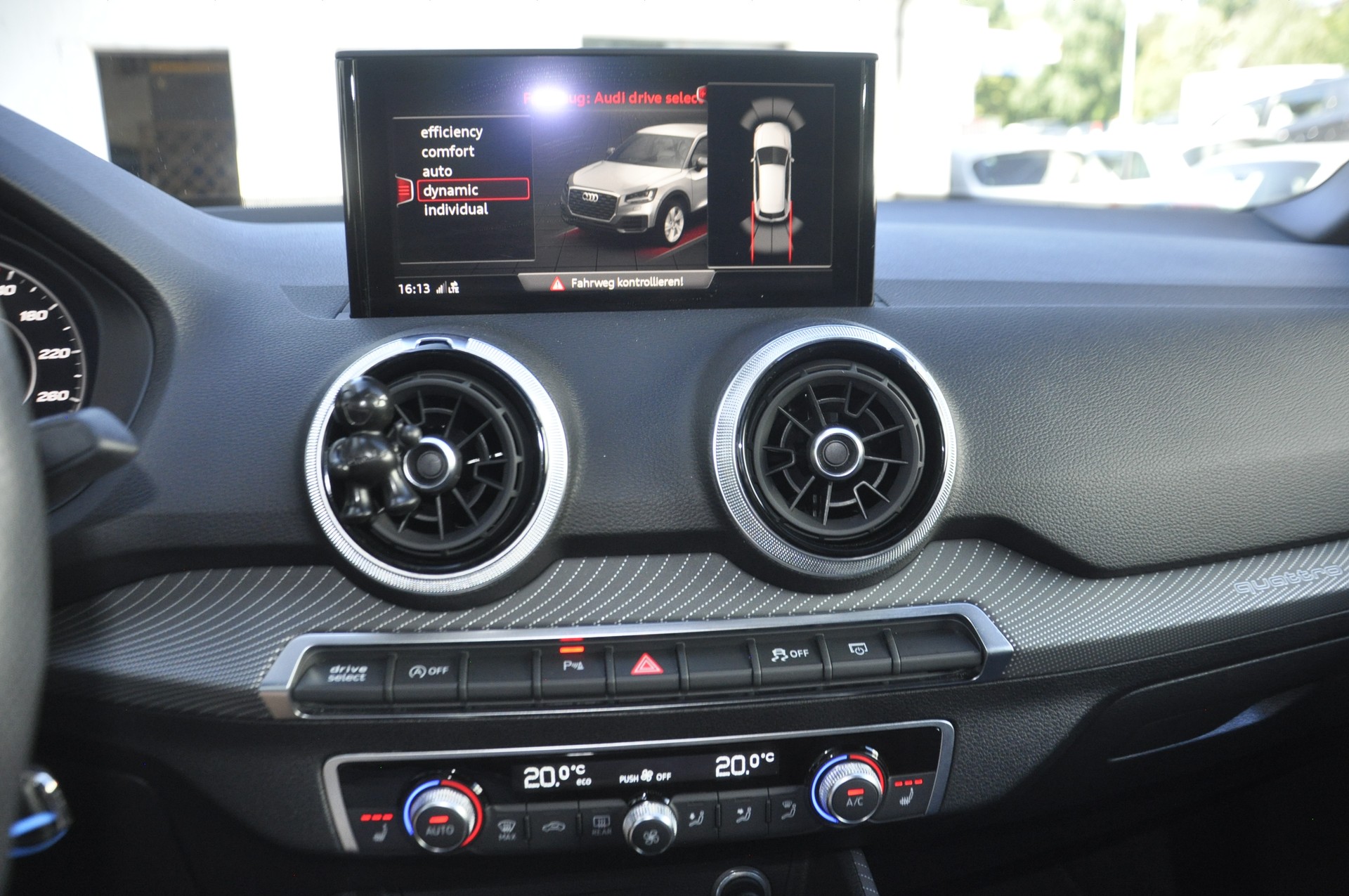 AUDI SQ2 TFSI quattro S-tronic-image-9