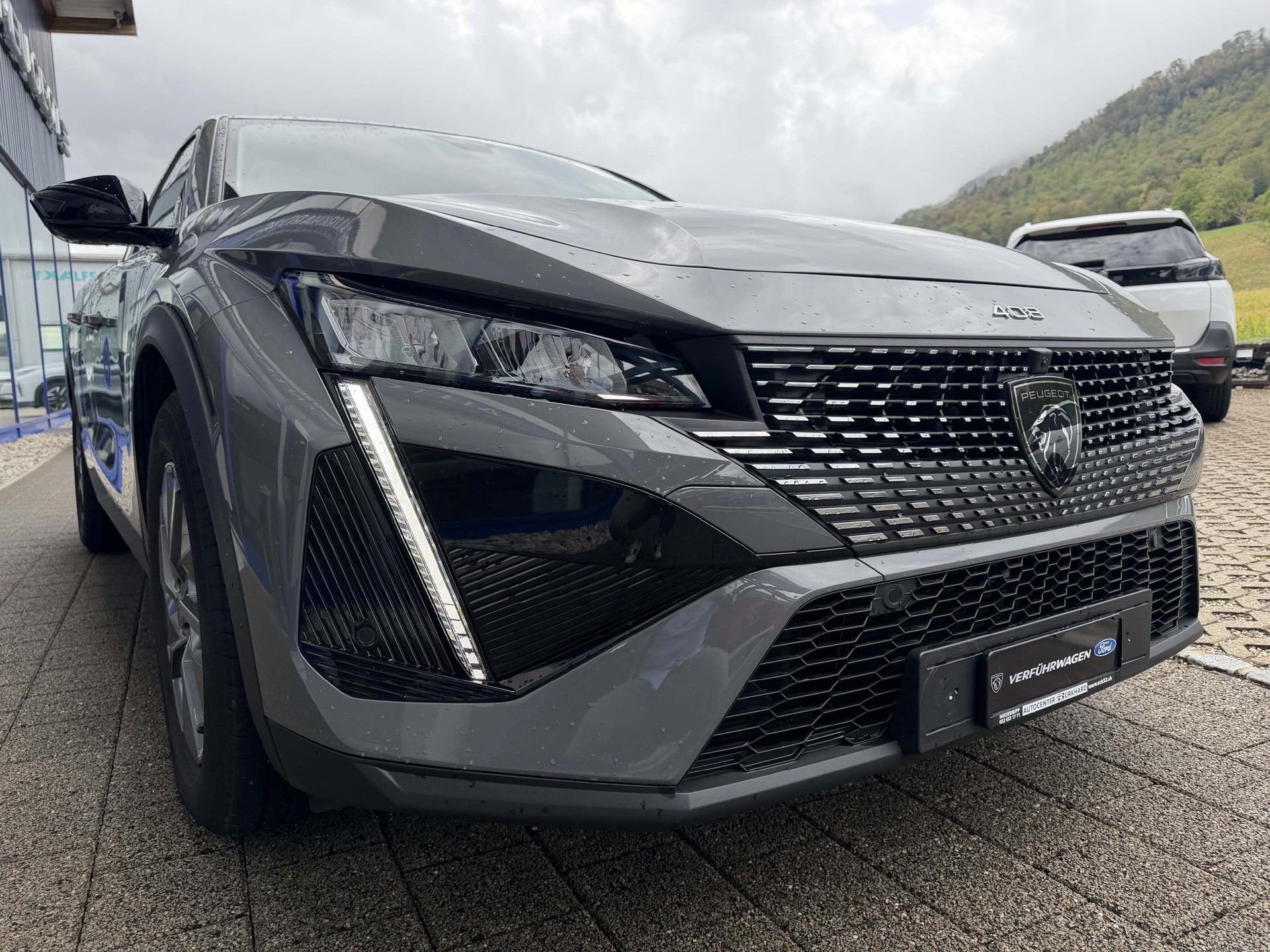 PEUGEOT 408 1.2 Hybrid Allure *5 Jahre Garantie*-showroom-element-2