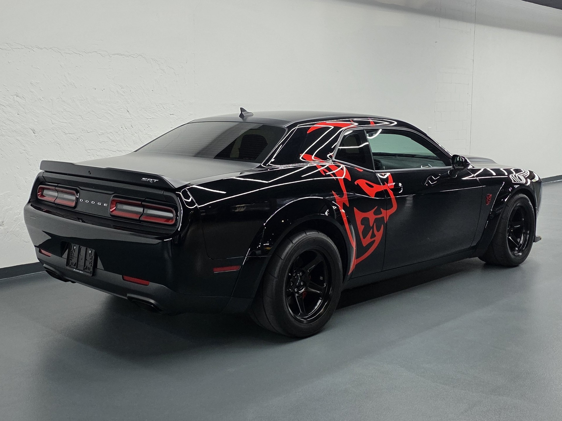 DODGE Challenger SRT Demon-showroom-element-2