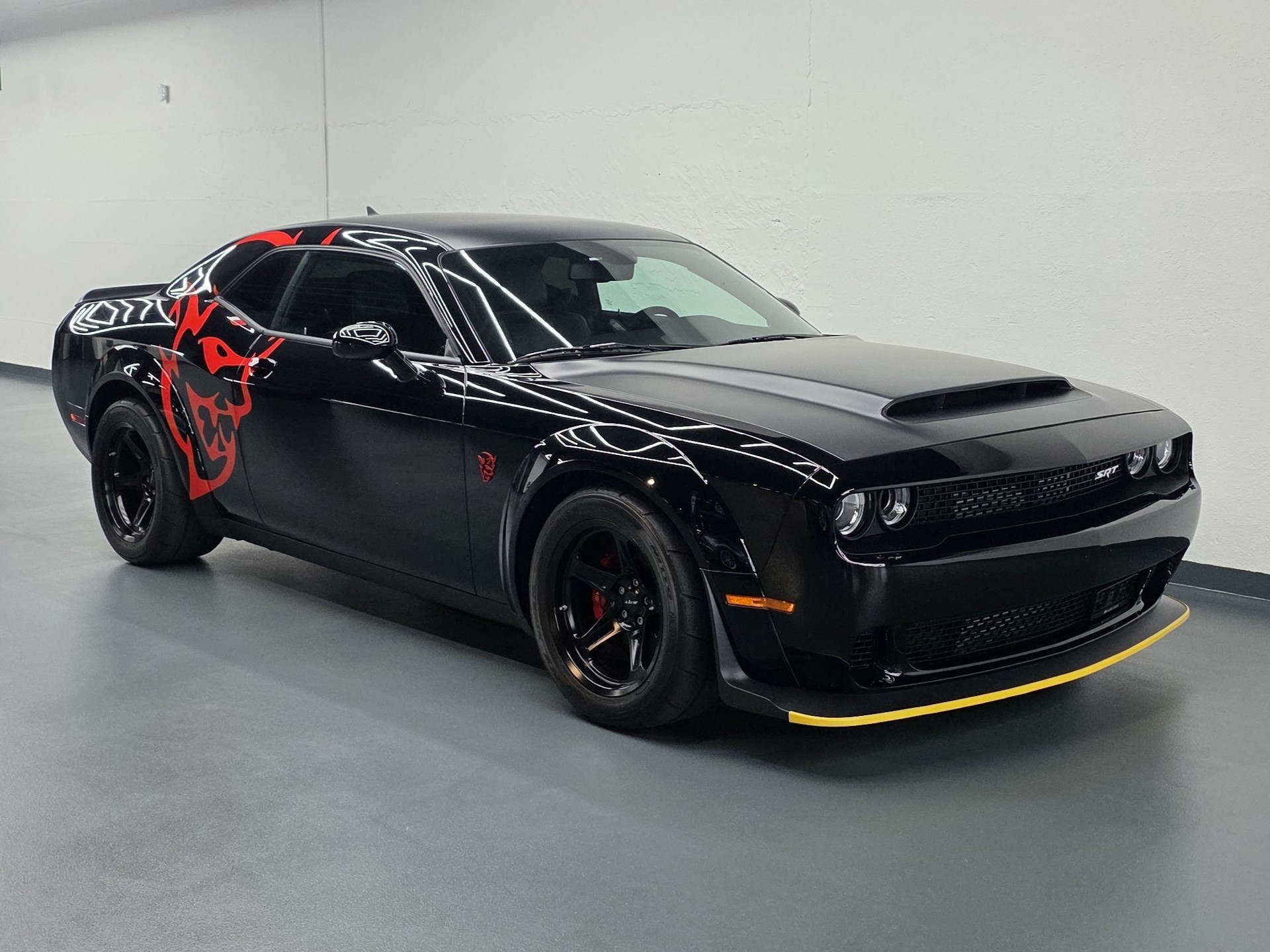 DODGE Challenger SRT Demon-showroom-element-1