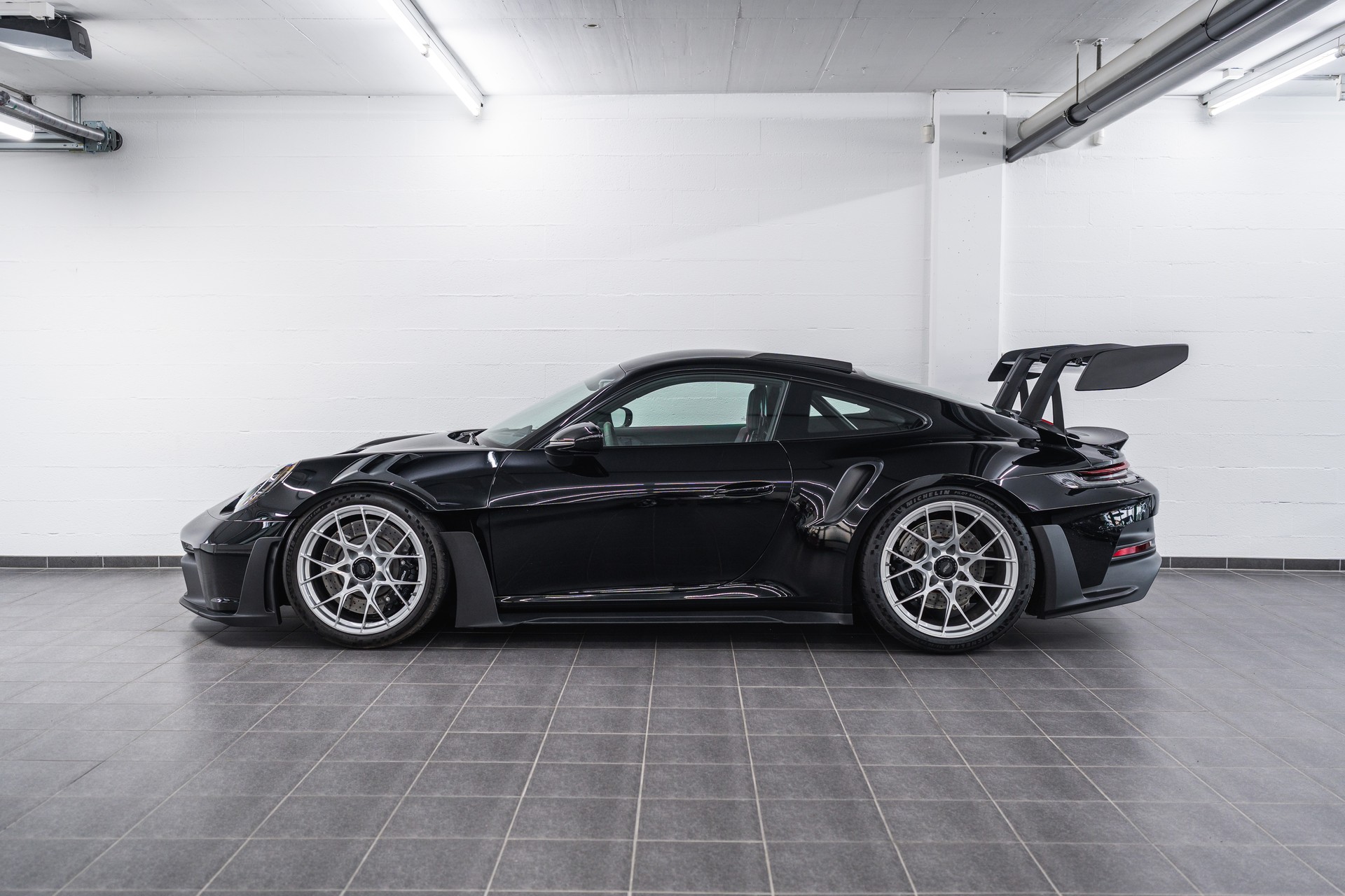 PORSCHE 911 GT3 RS-showroom-element-3
