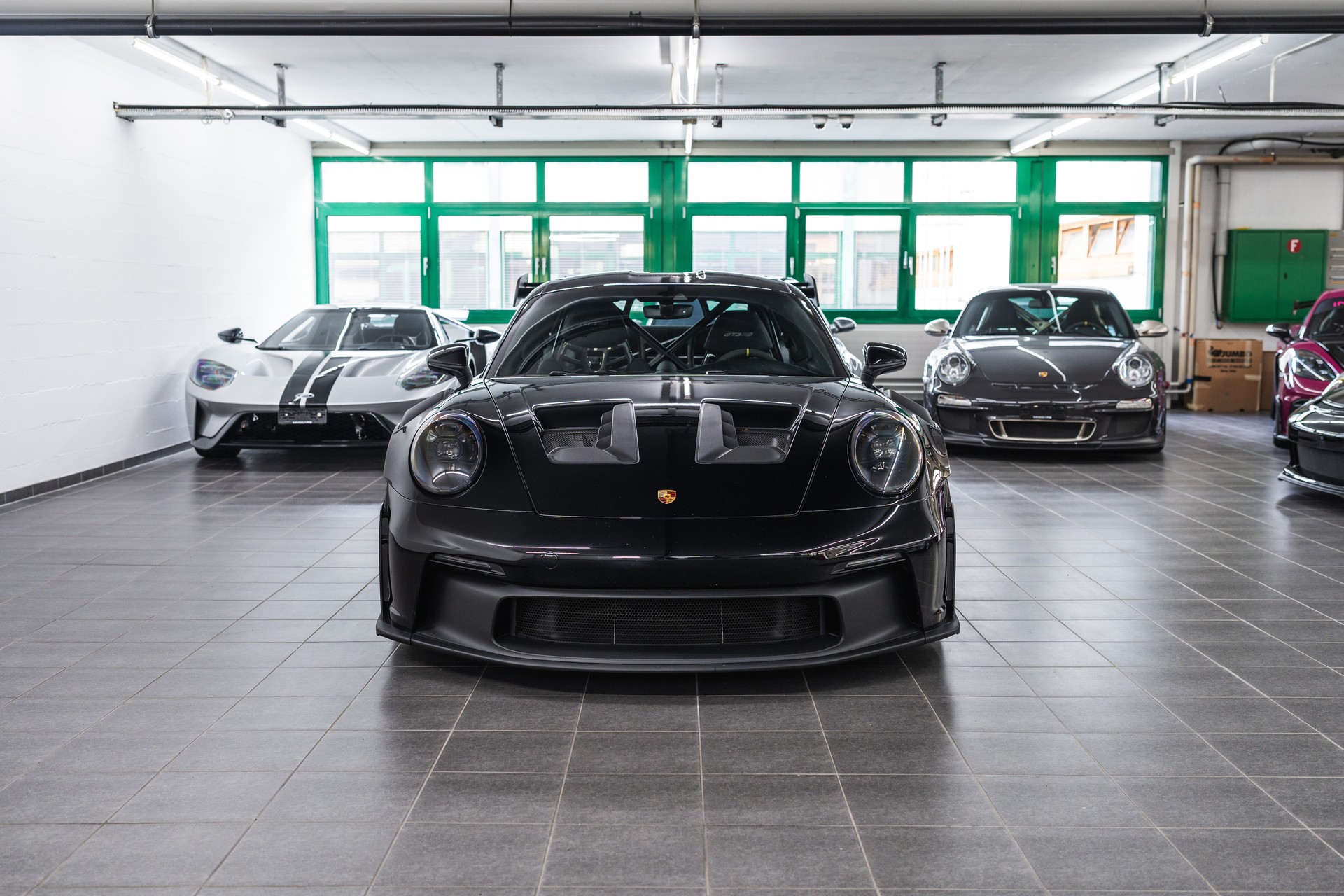PORSCHE 911 GT3 RS-showroom-element-1