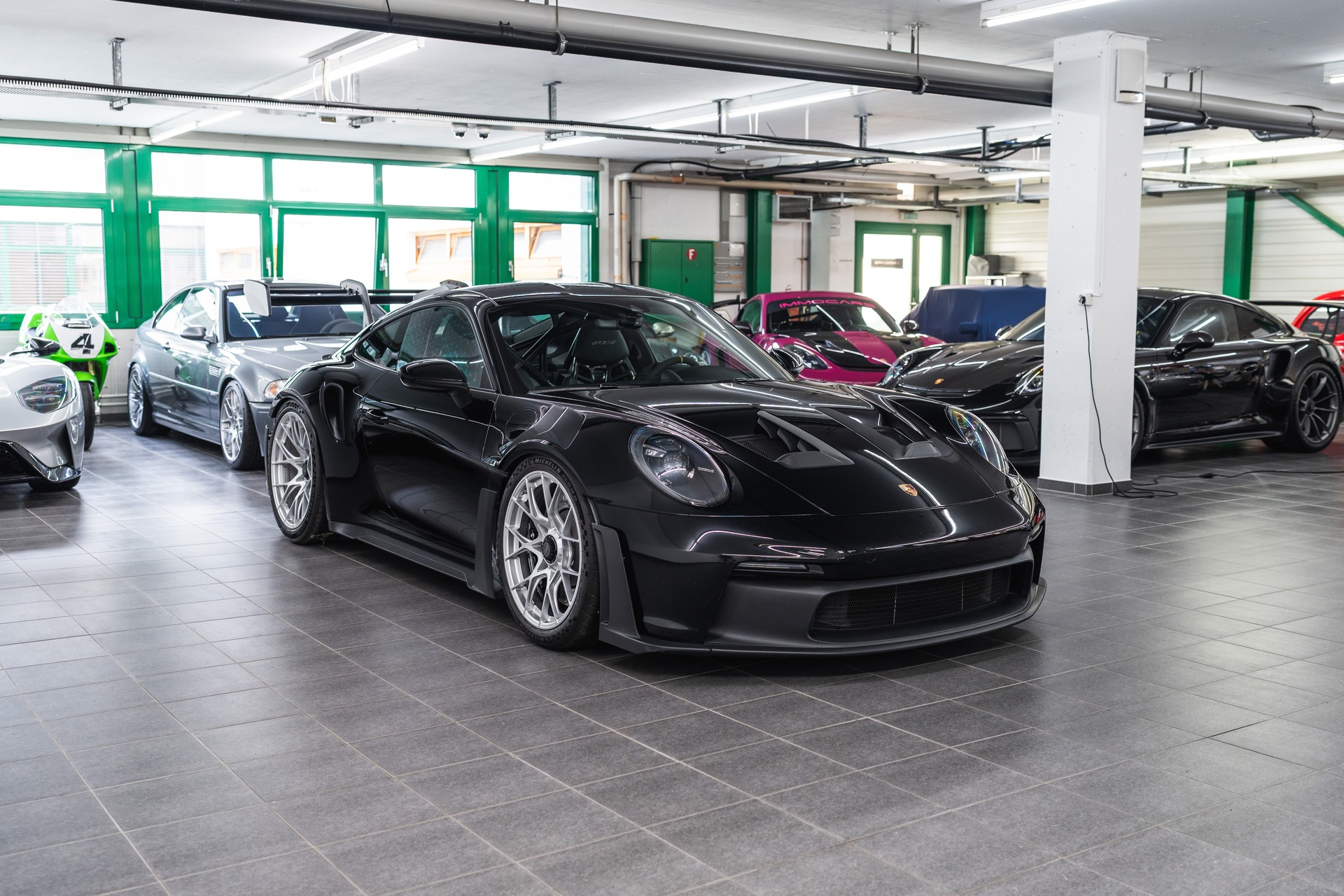 PORSCHE 911 GT3 RS-showroom-element-2