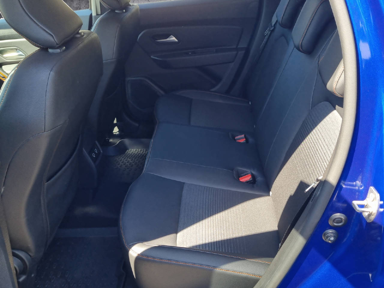 DACIA Duster 1.3 TCe 150 Extreme 4WD-image-7