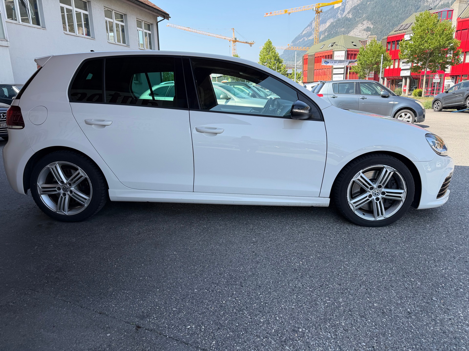 VW Golf 2.0 TSI R 4Motion DSG-showroom-element-3