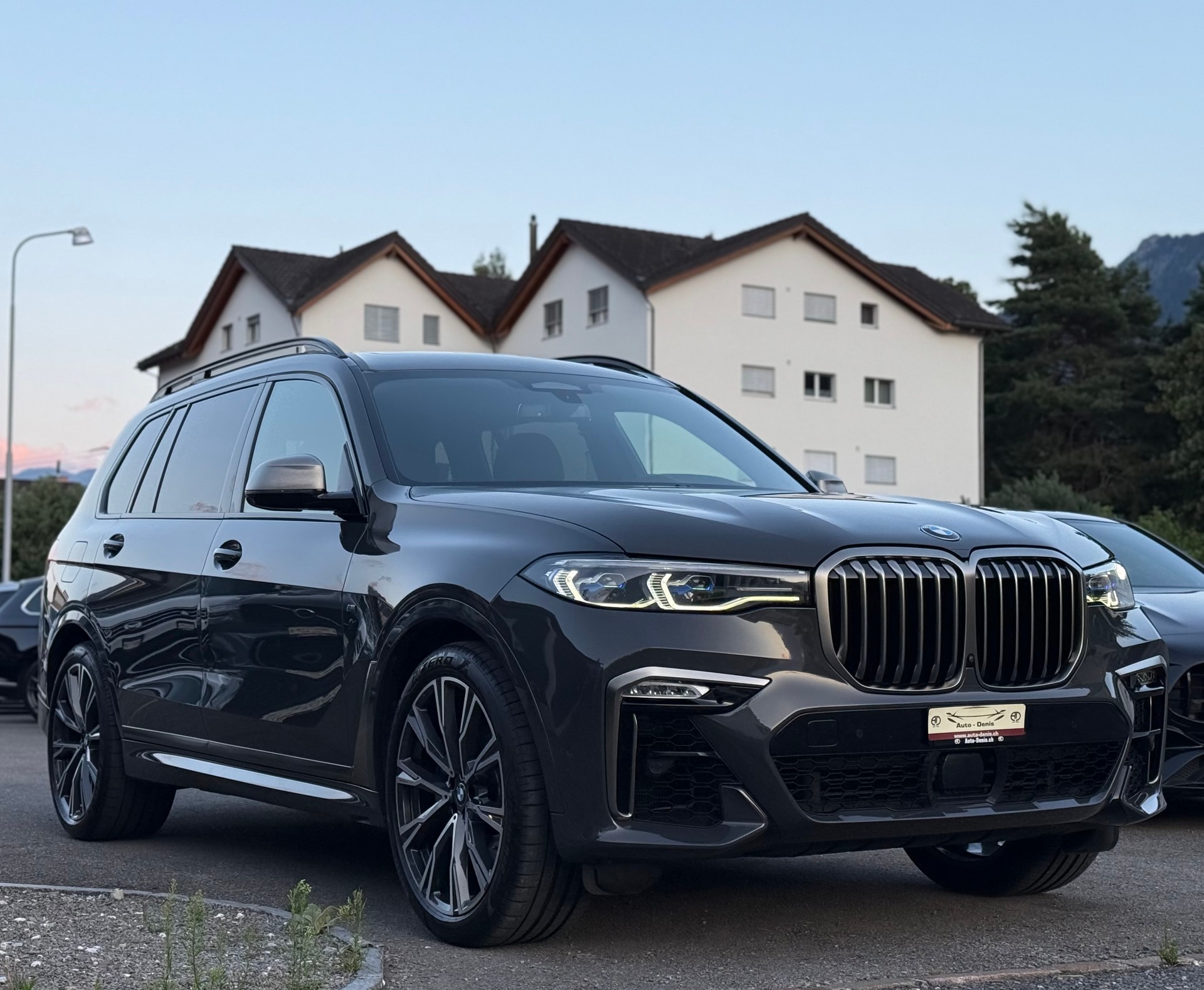 BMW X7 M50i-showroom-element-3