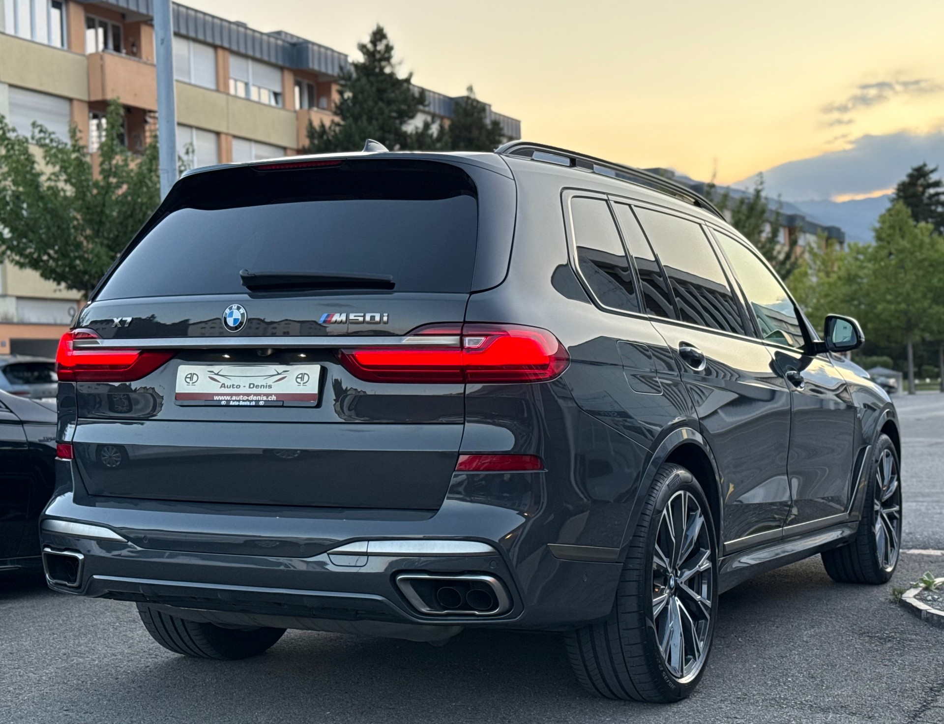 BMW X7 M50i-image-4