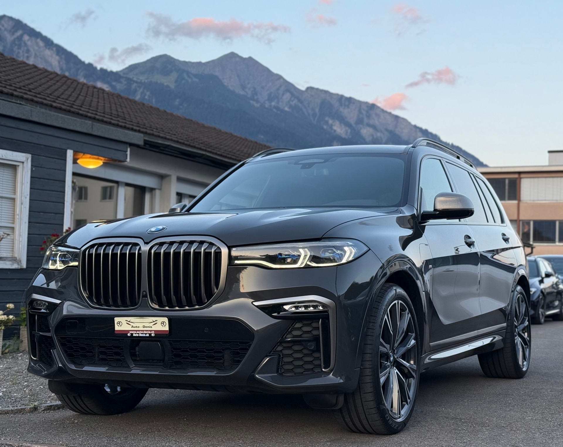 BMW X7 M50i-showroom-element-1