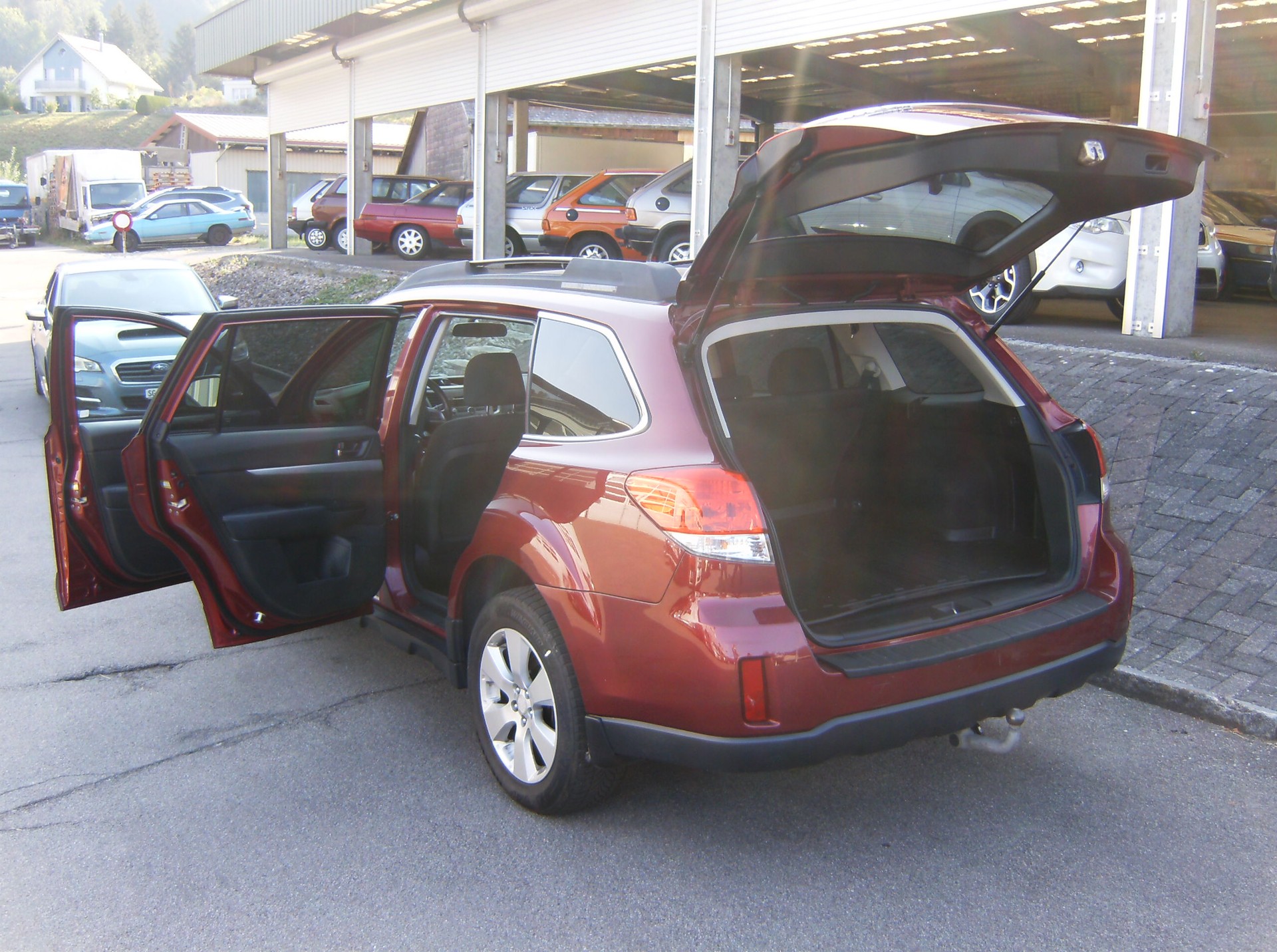 SUBARU Outback 2.5i Swiss AWD Lineartronic-image-4