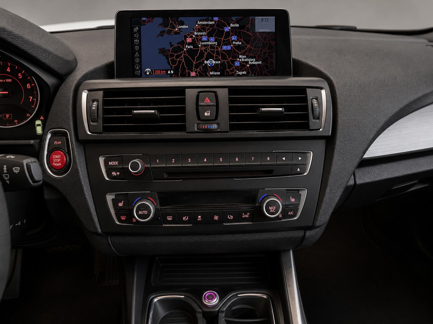 BMW M135i xDrive Steptronic-image-10