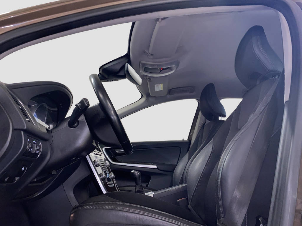 VOLVO XC60 2.0 D4 Momentum S/S-image-6
