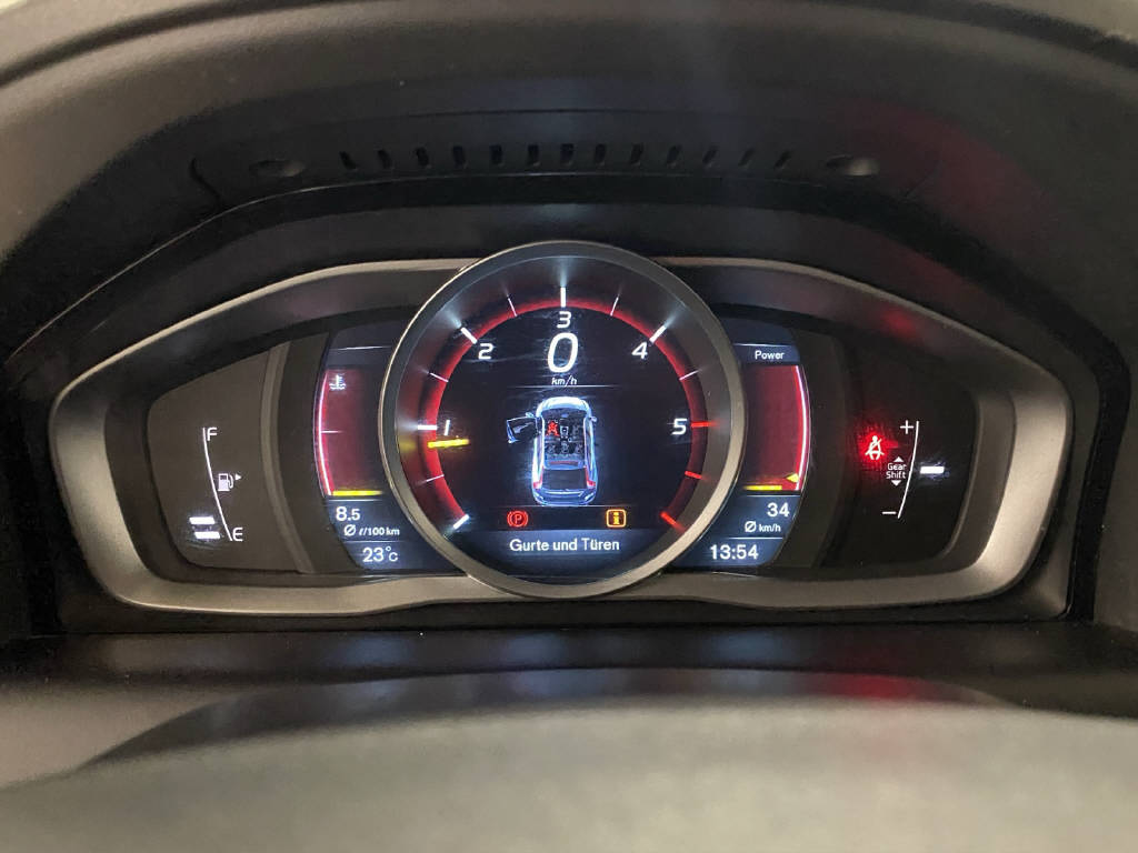 VOLVO XC60 2.0 D4 Momentum S/S-image-8