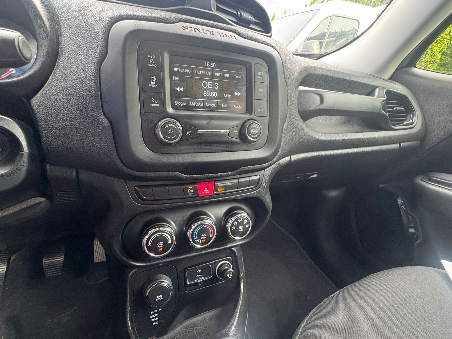 JEEP Renegade 2.0CRD Night Eagle 2 AWD-image-14