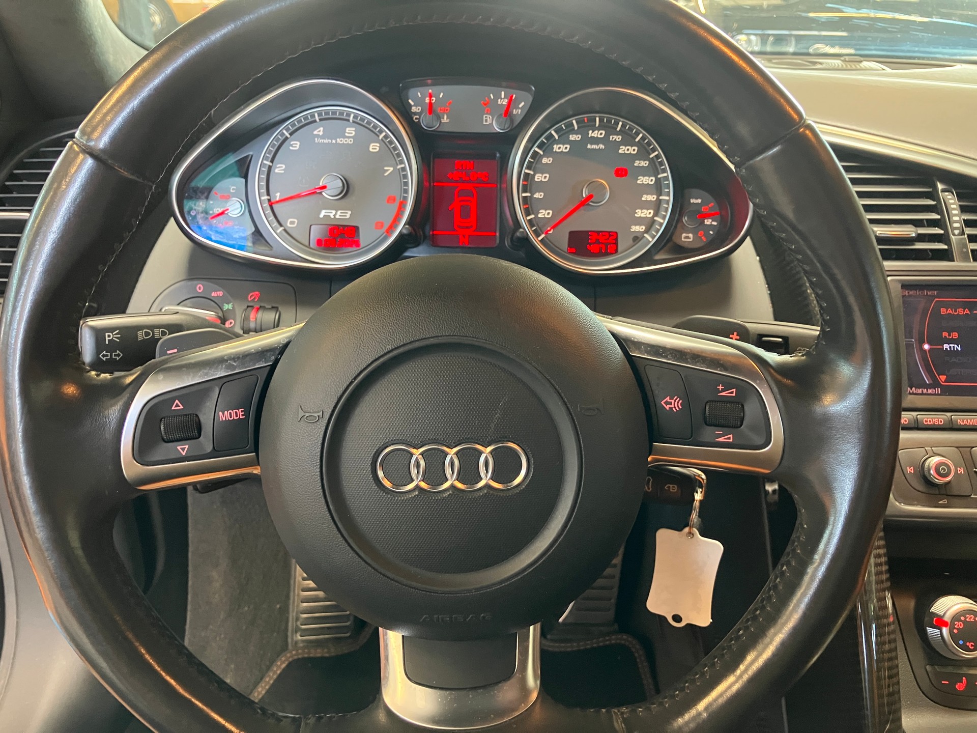 AUDI R8 Coupé 4.2-V8 R-Tronic-image-16