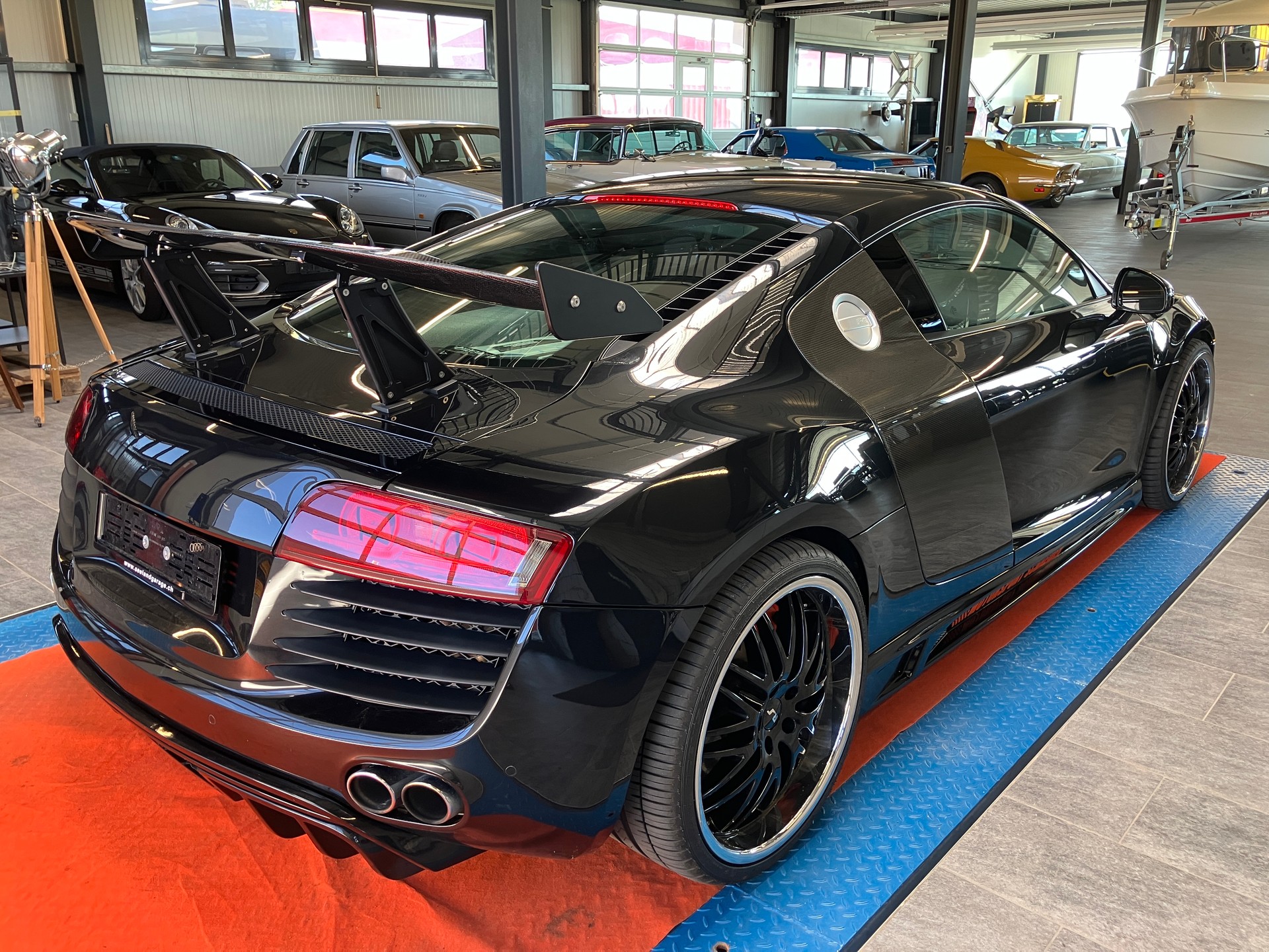 AUDI R8 Coupé 4.2-V8 R-Tronic-showroom-element-2
