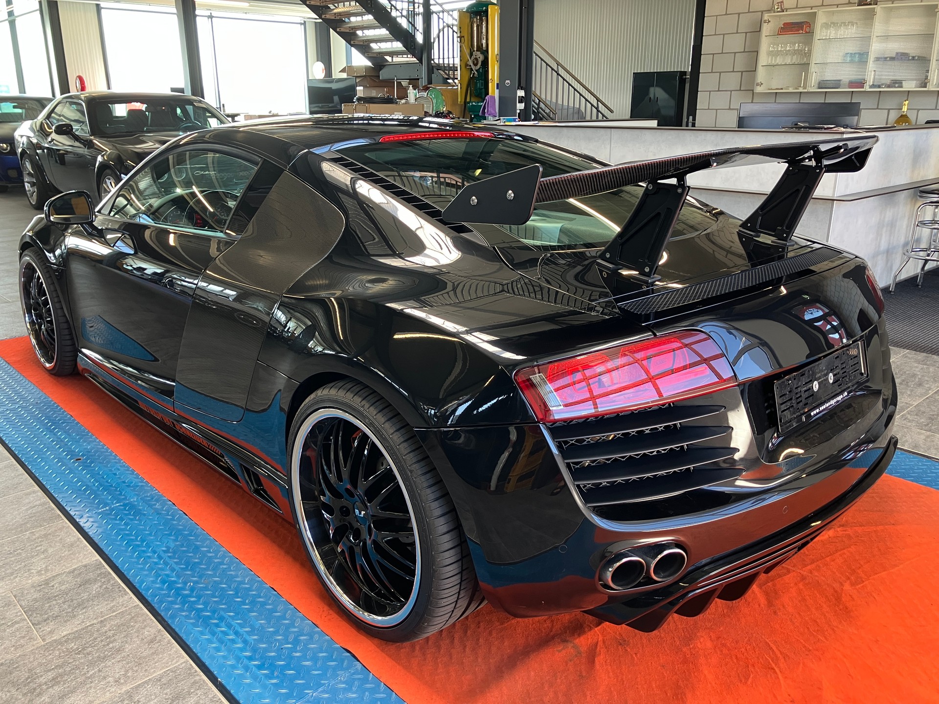 AUDI R8 Coupé 4.2-V8 R-Tronic-image-4