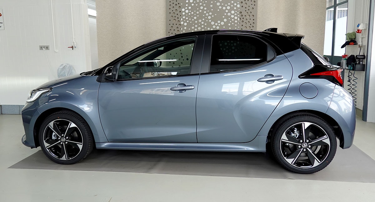 TOYOTA Yaris 1.5 Premium e-CVT, Bitone-showroom-element-1