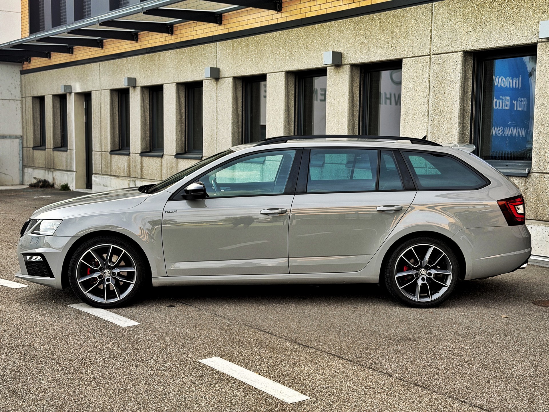 SKODA Octavia Combi 2.0 TDI RS 4x4 DSG-showroom-element-1