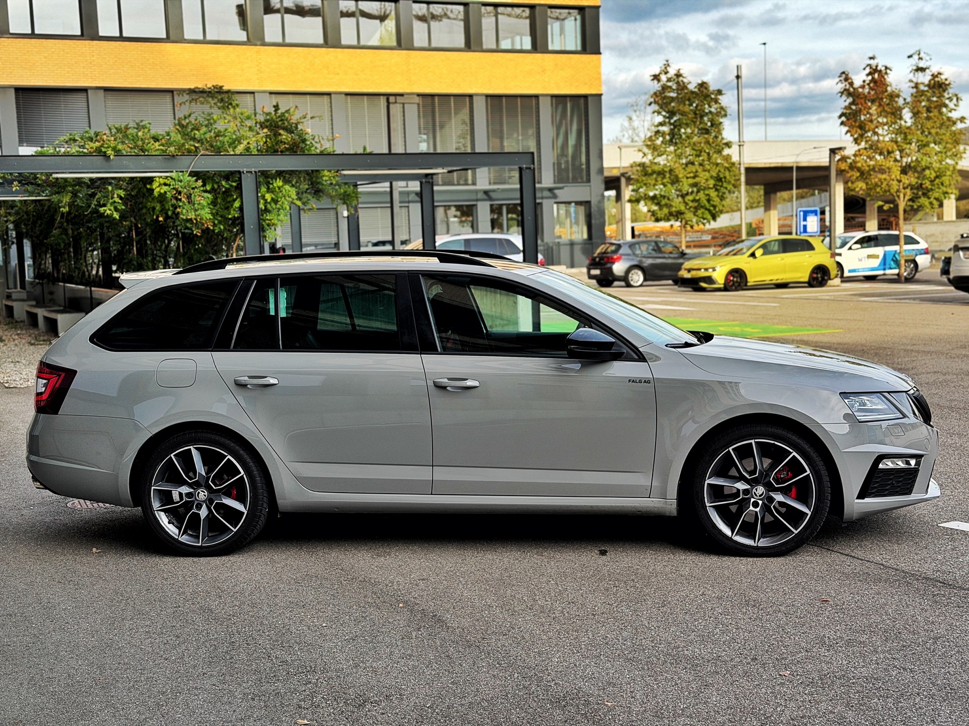SKODA Octavia Combi 2.0 TDI RS 4x4 DSG-showroom-element-3
