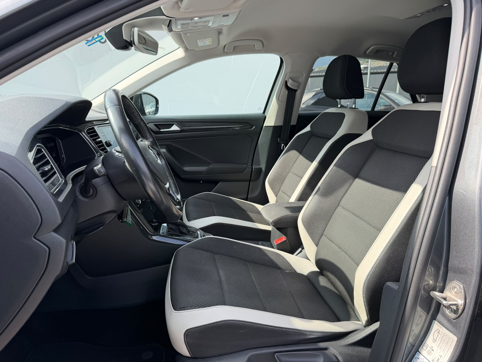 VW T-Roc 2.0 TSI Sport DSG 4Motion-image-9