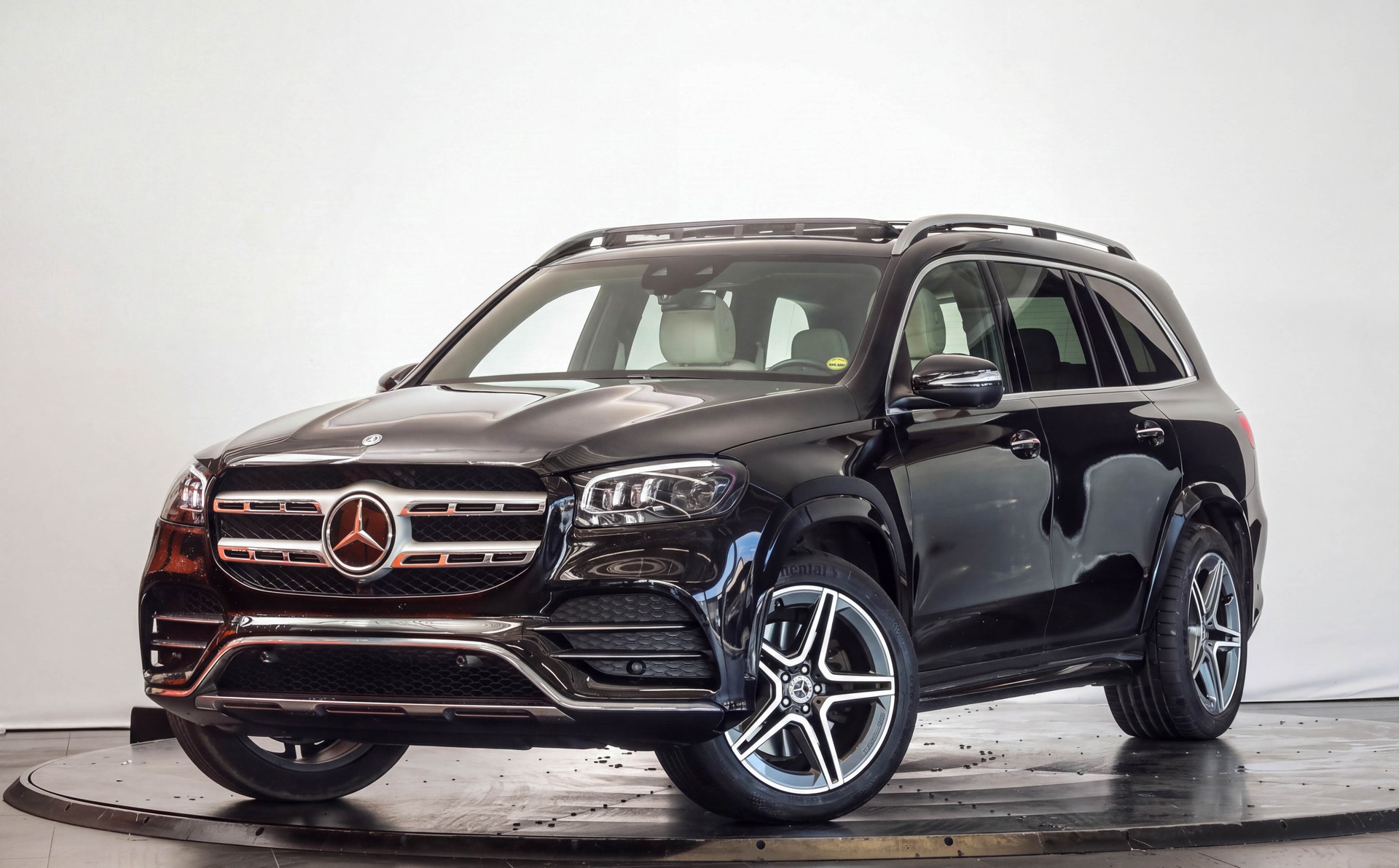 MERCEDES-BENZ GLS 400 d 4Matic AMG Line • Véhicule suisse • 7 places • E-ACTIVE BODY CONTROL-showroom-element-3