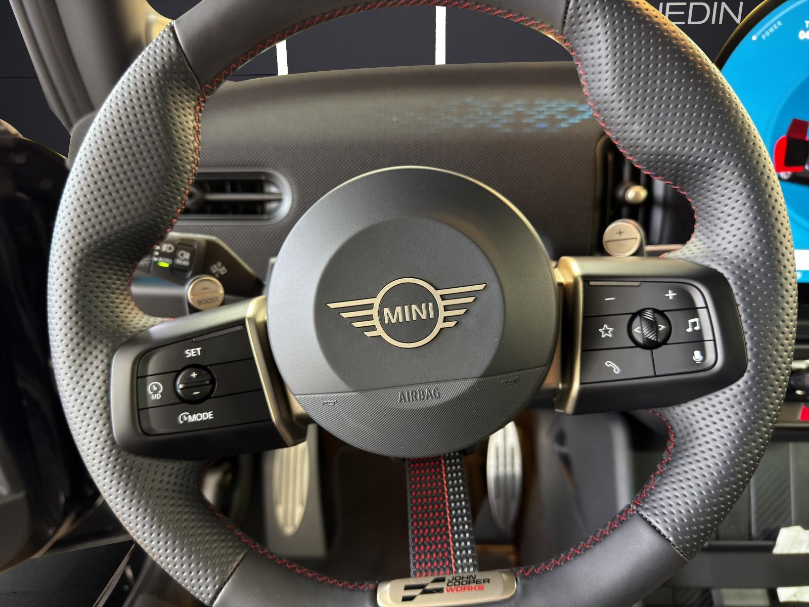 MINI F66 2.0i John Cooper Works-image-18