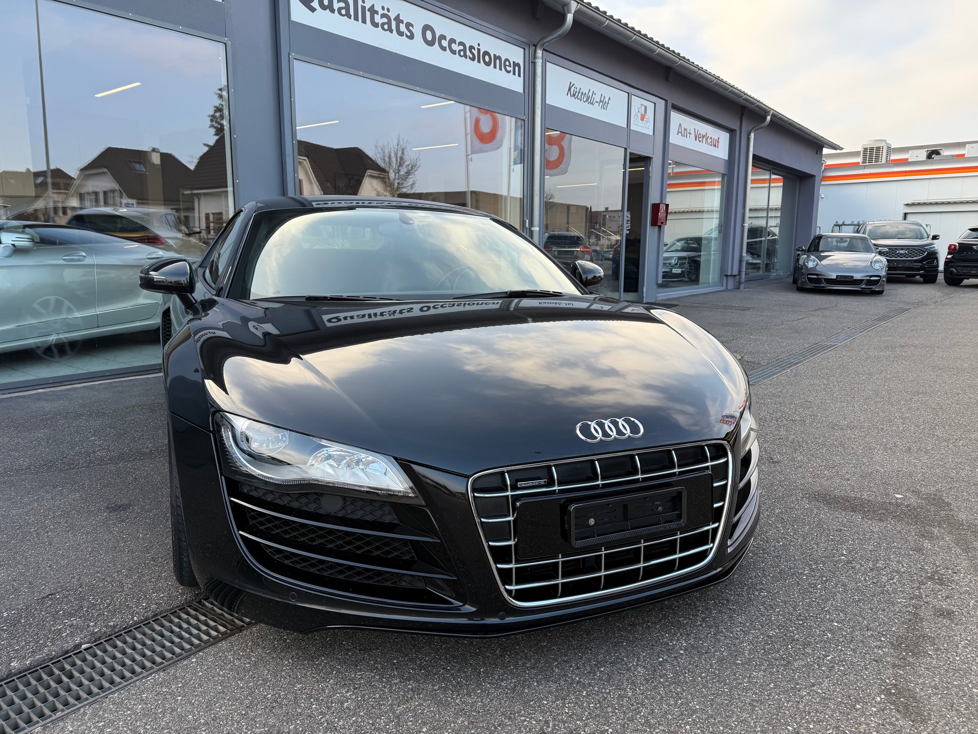 AUDI R8 Coupé 5.2-image-5