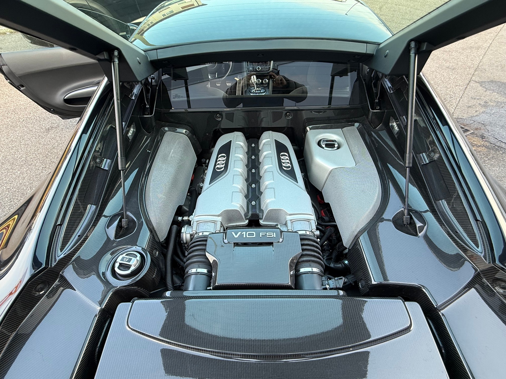 AUDI R8 Coupé 5.2-image-10