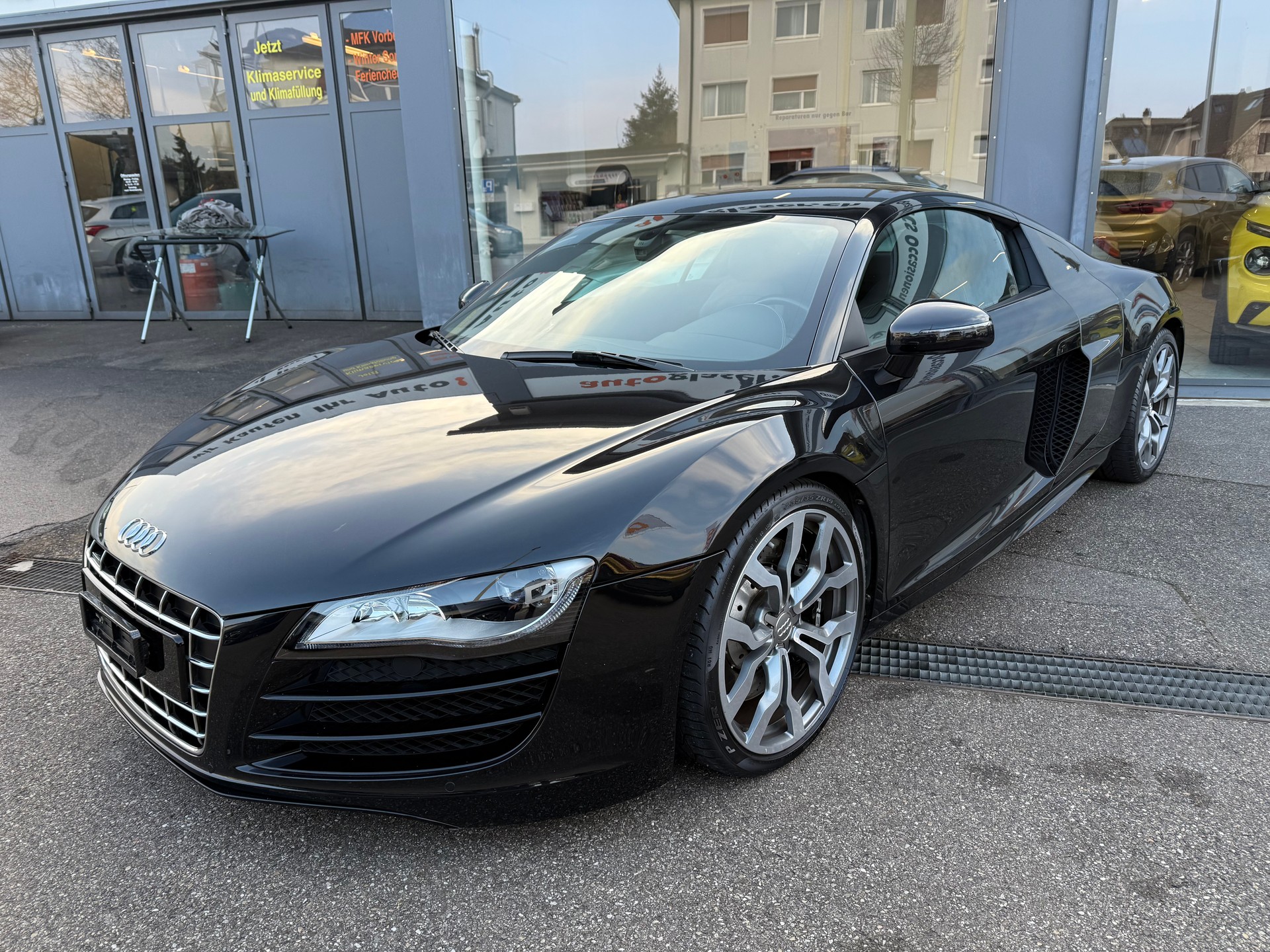 AUDI R8 Coupé 5.2-showroom-element-1