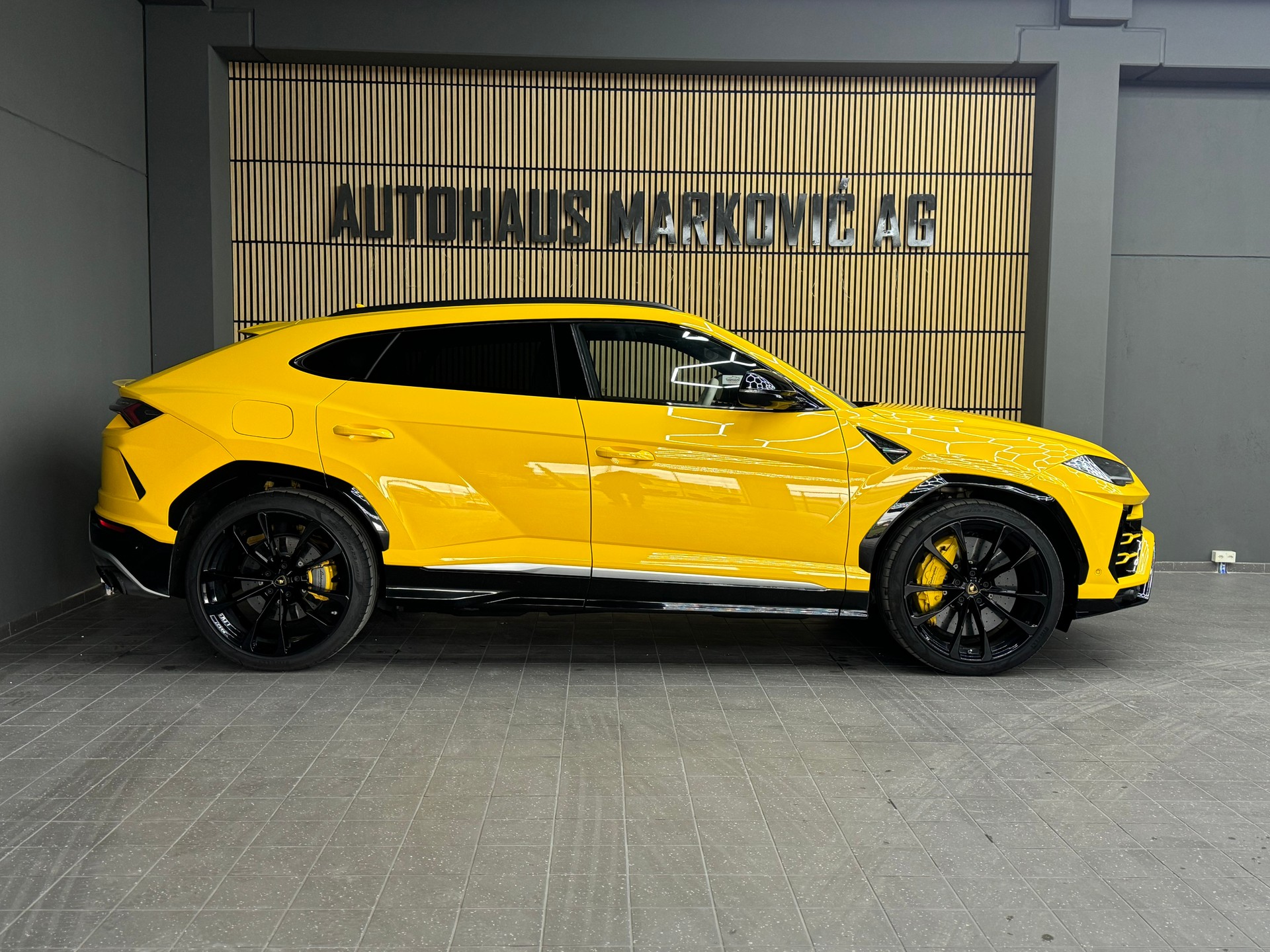 LAMBORGHINI Urus E-Gear-image-2
