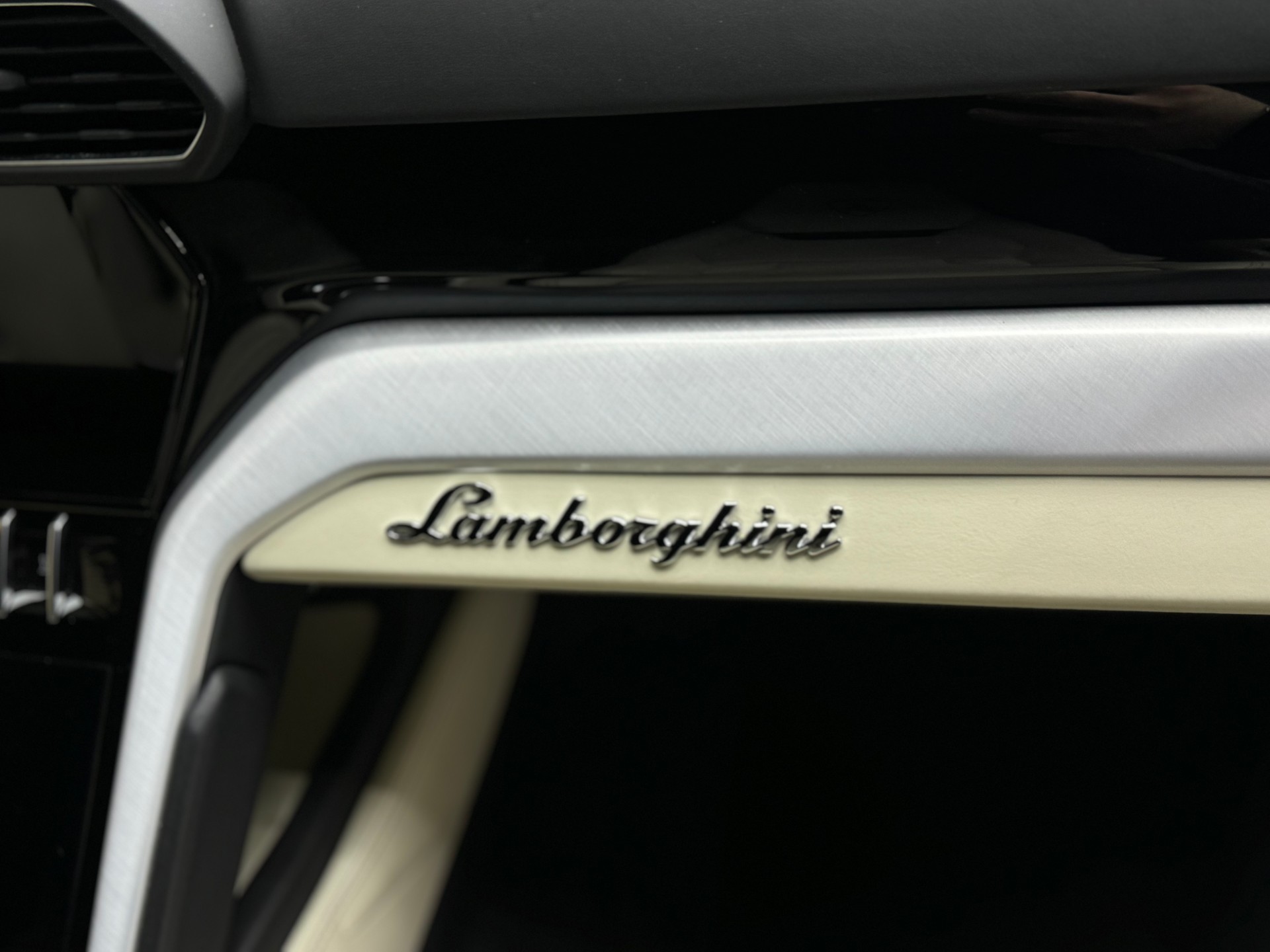 LAMBORGHINI Urus E-Gear-image-6