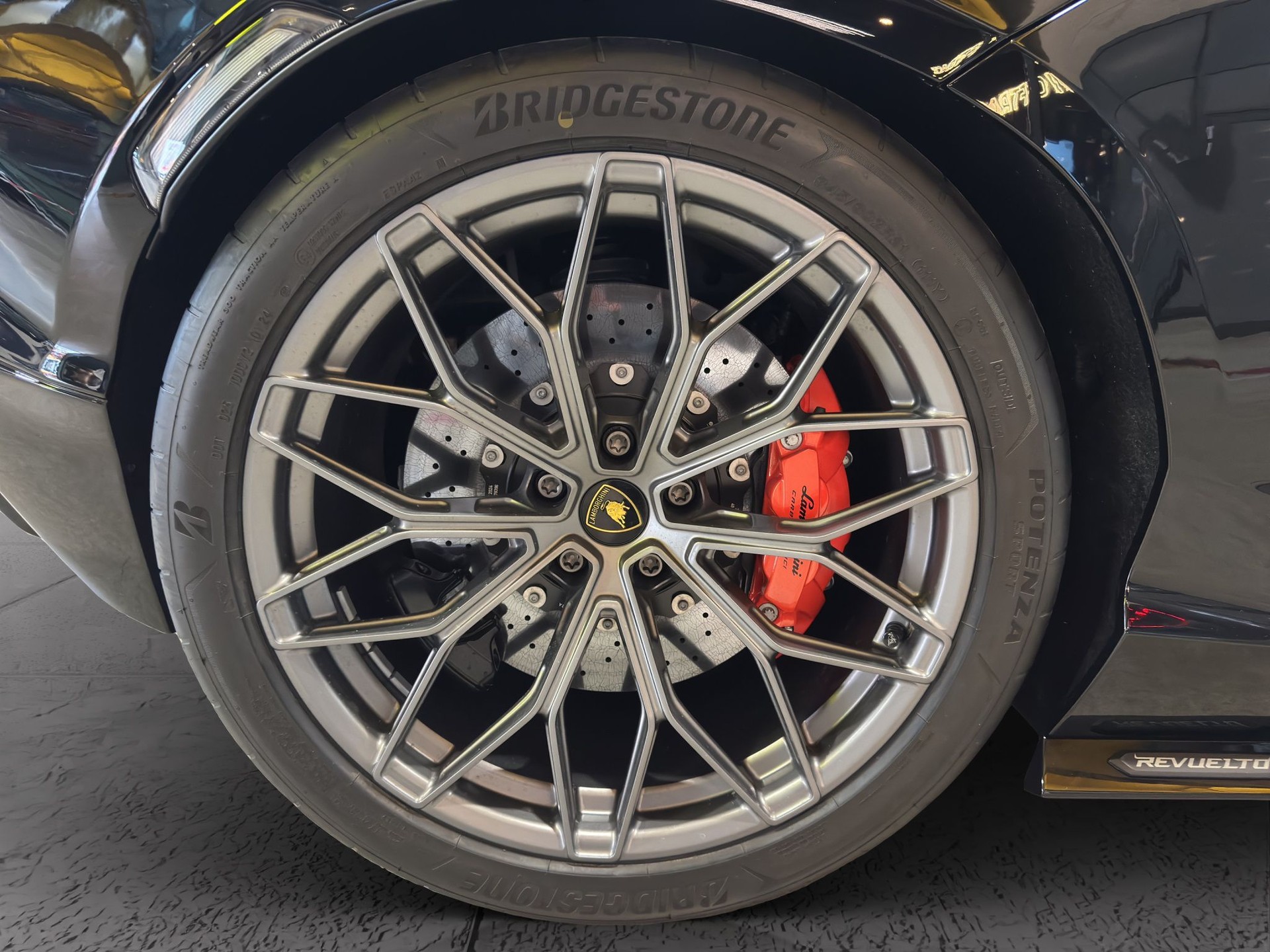 LAMBORGHINI Revuelto 6.5 V12 HPEV/P. Display/Lift/Cam/Carbon-image-8