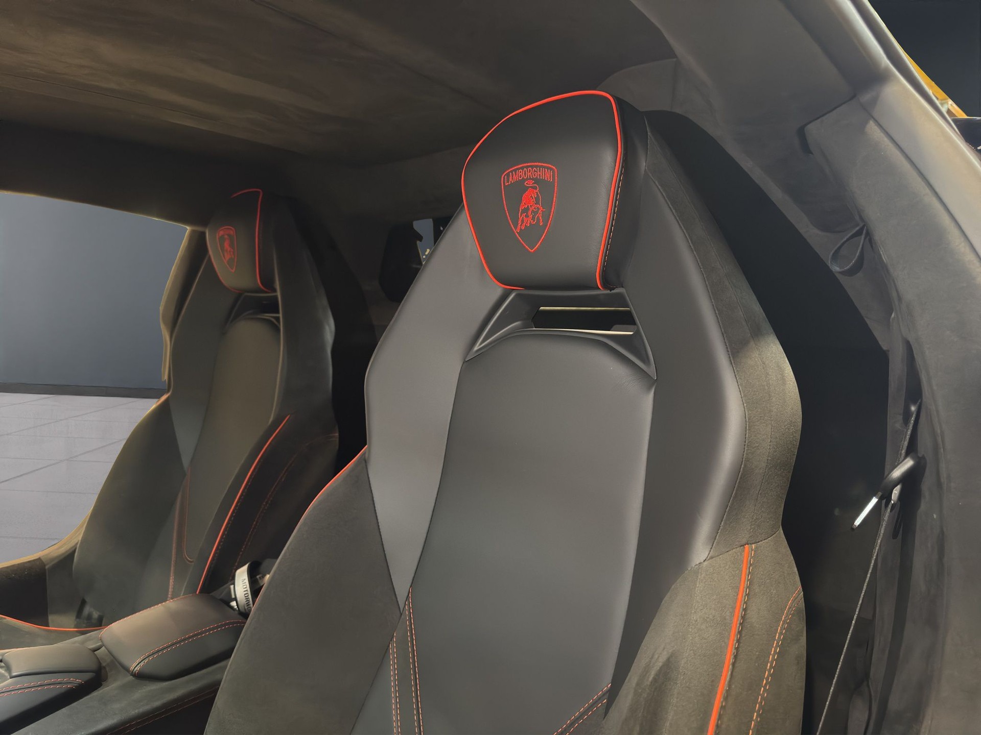 LAMBORGHINI Revuelto 6.5 V12 HPEV/P. Display/Lift/Cam/Carbon-image-10
